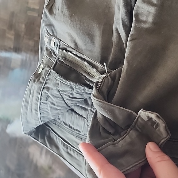 Women's Gap camo/moss green business casual legging. - Picture 10 of 14